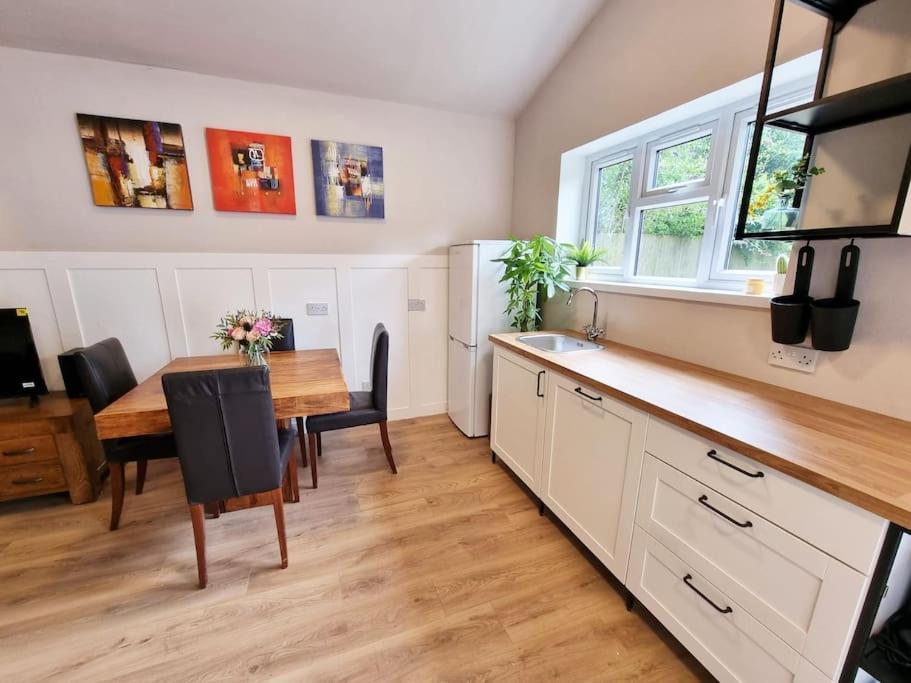Charming Cottage Next To John Radcliffe Hospital With Free Parking Oxford Bagian luar foto